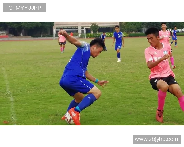 拿茶壶的足球明星如何在绿茵场上展现独特魅力与风采